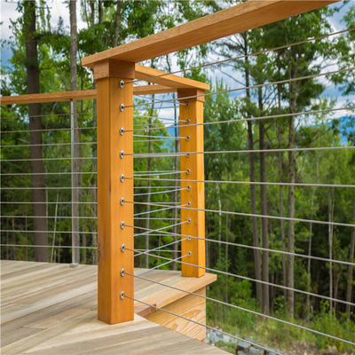 Verja de madera de la escalera del balcón, verja del cable de alambre para la escalera