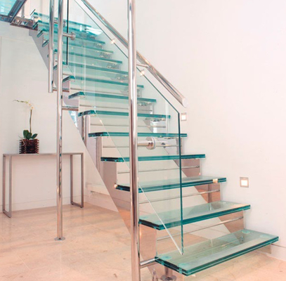 Escalera recta moderna del paso de cristal con la verja de cristal de acero inoxidable