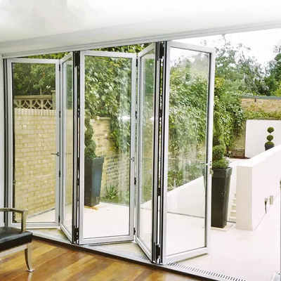 La puerta plegable plástica modificada para requisitos particulares exterior UPVC enmarca el diseño de cristal del acordeón plegable