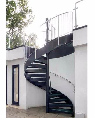 Madera sólida de las escaleras espirales al aire libre externas del metal usado/vidrio moderado laminado