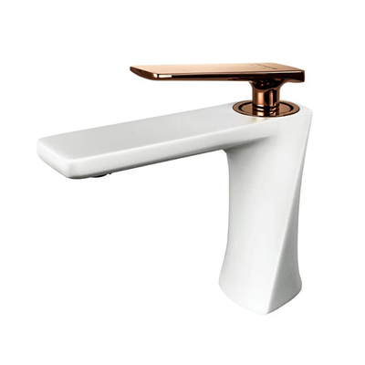 El solo fregadero del lavabo del agua de la manija de las mercancías del mezclador del color de oro sanitario de los grifos golpea ligeramente para el cuarto de baño