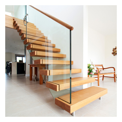 La madera interior de la escalera del desván del ahorro de espacio del estilo australiano pisa la escalera recta flotante