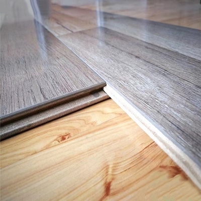 Abrasión laminada 12m m impermeable multicolora del suelo AC2-Ac5 de 8m m resistente