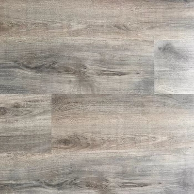 Suelo de madera del tablón del vinilo del tecleo del grano de la prenda impermeable del piso del proceso estadístico del PVC del gris 4m m 5m m 6m m del humo