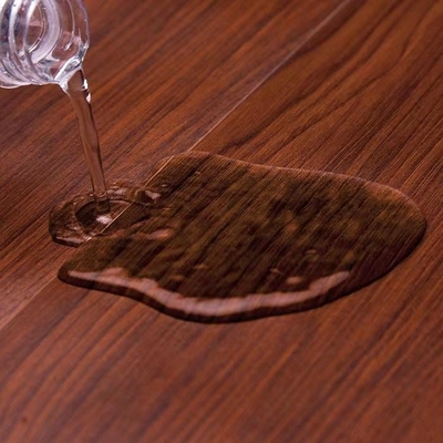 Suelo auto-adhesivo del vinilo de la cáscara y del palillo DIY del suelo del grano de madera del PVC de 2.0m m