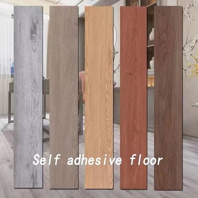 Suelo auto-adhesivo del vinilo de la cáscara y del palillo DIY del suelo del grano de madera del PVC de 2.0m m