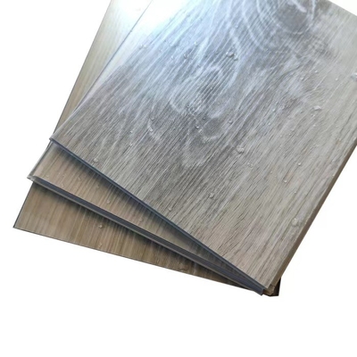 El suelo de madera plástico interior del vinilo del tablón LVT del grano grabó en relieve final liso