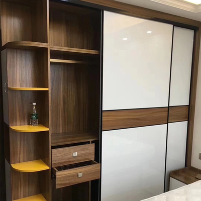 Paseo blanco brillante modificado para requisitos particulares en guardarropa de la prenda impermeable del armario con el tocador