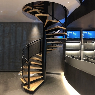 Escaleras de acero confeccionadas del resbalón del ático interior anti negro de la escalera espiral SS304