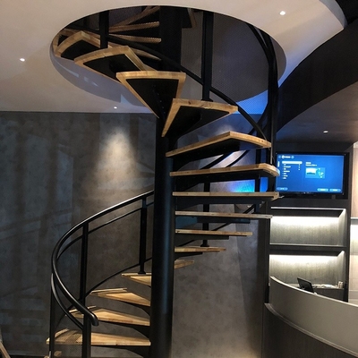 Escaleras de acero confeccionadas del resbalón del ático interior anti negro de la escalera espiral SS304