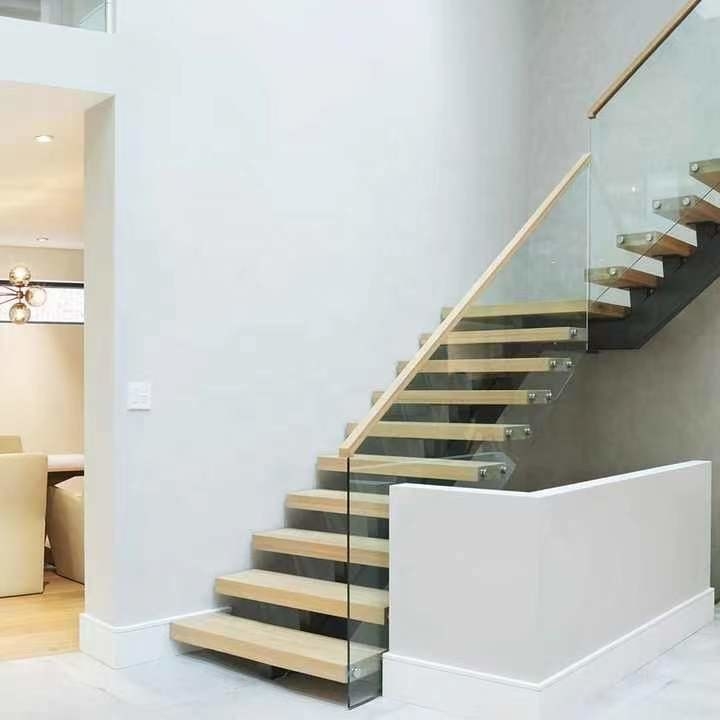 Escalera espiral del ahorro de espacio interior escaleras compactas estrechas de 180 grados para el desván